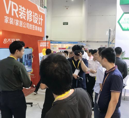 参展观众体验VR魅力