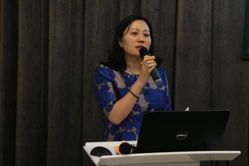 秘书长王芳为与会嘉宾进行活动介绍