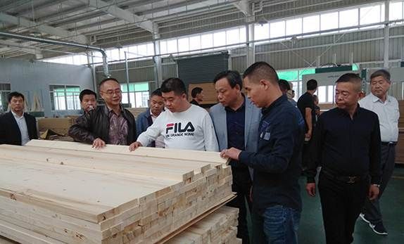 加强交流促发展，苏州相城湖北商会和家具行业协会来千川木门交流学习