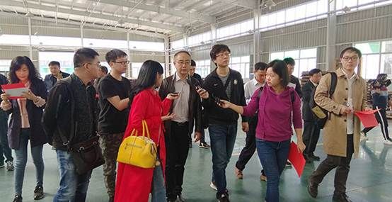 “聚焦企业发展，聚焦助困脱贫，聚焦千川木门” ——人民日报、新华社、新华网、湖北日报、湖北卫视 等主流媒体走进千川木门