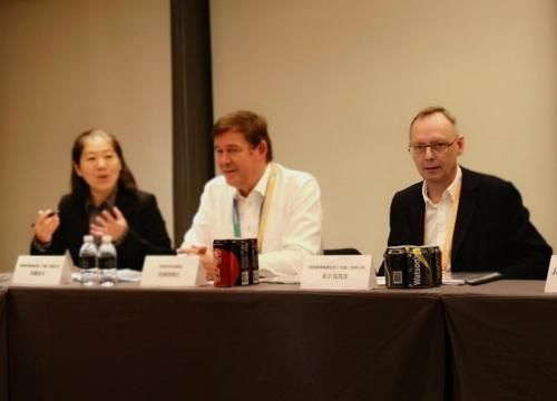 博西家用电器集团董事会主席兼首席执行官欧腾博博士与博西家用电器投资（中国）有限公司董事长兼总裁盖尔克先生接受媒体访问
