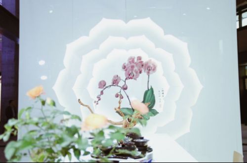  | 常沙娜老师的国画作在一名通体微晶石上展现