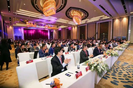 兔宝宝荣获第二届全国家居行业峰会暨齐家网战略发布会“优秀合作商家”