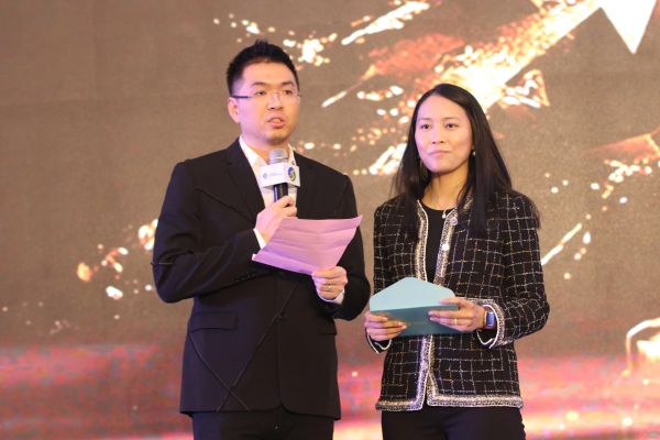 揭晓嘉宾敏华控股执行董事兼大中华区副总经理黄影影、AUPU奥普执行总裁吴兴杰