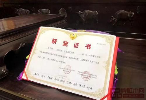 孔连红木获奖作品《小叶紫檀五牛图罗汉床》获专家与买家一致好评