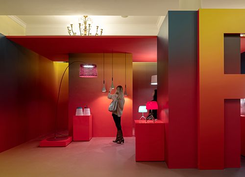 由Ferruccio Laviani操刀设计的Foscarini展位