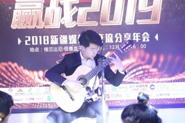 活动现场表演助兴