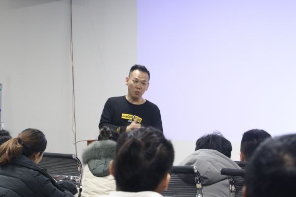 新闻广播主持人、新疆最牛吃货团团长天啸
