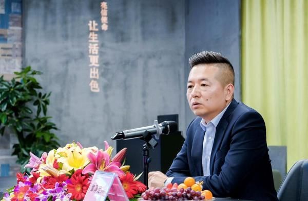 五光十色总经理章厚定