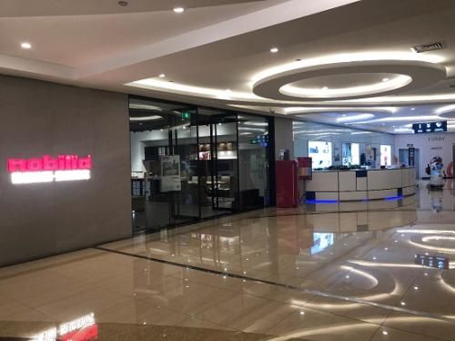 居然之家十里河店一楼大厅门可罗雀