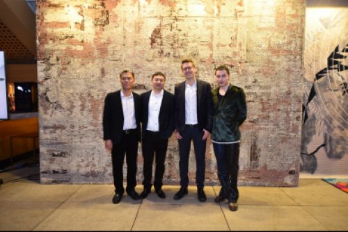 （左起）富立织锦合伙人张志勇先生、缪立峰先生、STARK第三代掌门人Chad Stark、设计师Bryce Cai