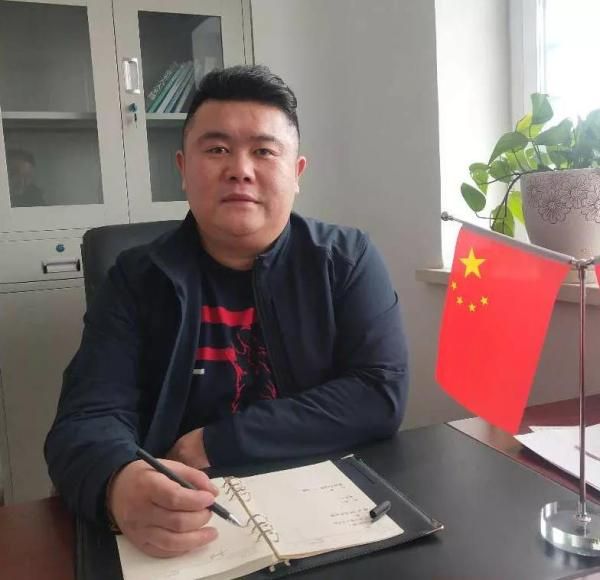 乌鲁木齐市家装协会副会长兼监事长杨长春