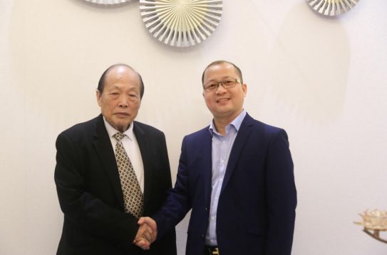 澳门台湾总商会陈会长(左)与海和曹总(右)合影