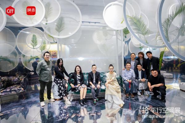 大咖打卡团抵达“云之丛林”网红墙