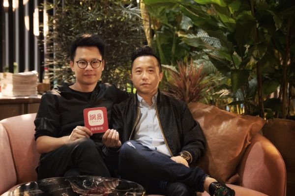 辉航家具总经理谭健荣（右）&设计总监侯耀（左）