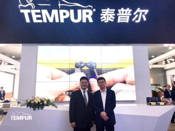 TEMPUR泰普尔中国区董事总经理David Yuen先生与居然之家总裁王宁先生