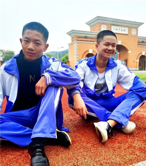 吴迎康（左）与蔡魏勇训练之后