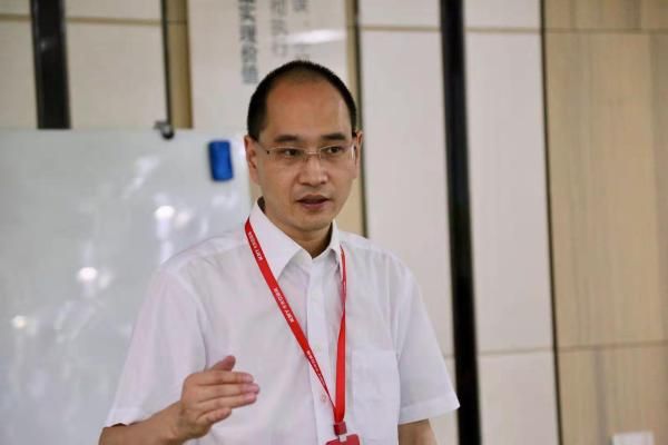  卡米亚瓷砖总经理李丹锋致辞