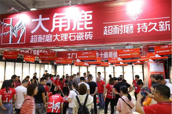 2019年温州家博会大角鹿现场人气爆满