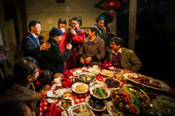 　　中国人自古讲究人情味。柴火煎茶、黄昏煮粥是人情