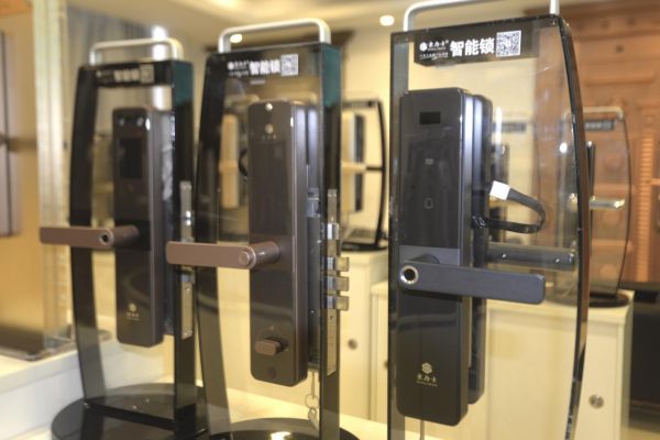 智能锁新品豪力士A3S真容(最右)