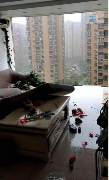 警惕:暴风雨肆虐,门窗安全性不可忽视