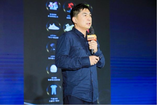 小蓝象受邀参加创业邦未来商业峰会,获创新消费价值品牌奖