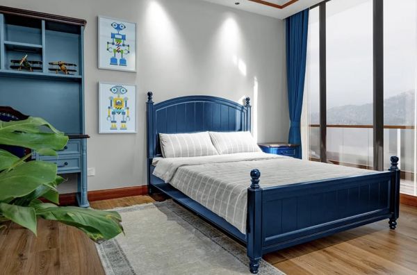 蓝色房间里的床 中度可信度描述已自动生成