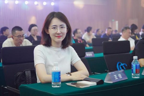 惠达卫浴王佳参加2023第三届中国家居数字化创新生态大会