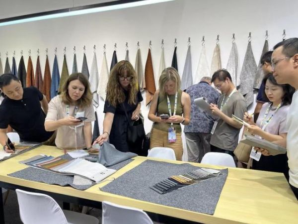 志达纺织亮相2023intertextile秋冬家纺展 展现全新面料织造技术