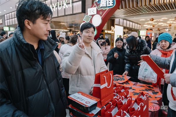 “家在沈阳”冬日雪暖阳 和平送福——设计师米野助力沈阳文旅行动