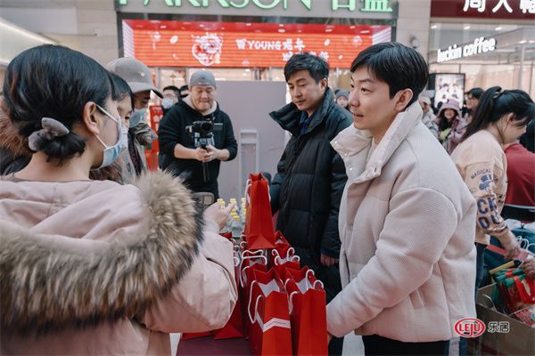 “家在沈阳”冬日雪暖阳 和平送福——设计师米野助力沈阳文旅行动