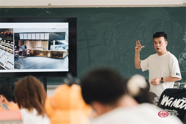 艺术设计进校园 | 丁世强被授予航空航天大学设计艺术学院专业实践导师