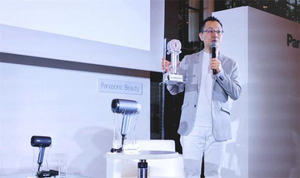 Panasonic Beauty 松下花芯护发吹风机重磅上市 吹发即润养 解锁柔·顺·亮